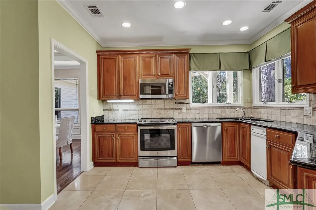 Savannah, Georgia 31411, United States, 4 Bedrooms Bedrooms, ,5 BathroomsBathrooms,Residential,Pending,79400