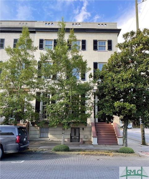25 W Perry Street Savannah GA 31401