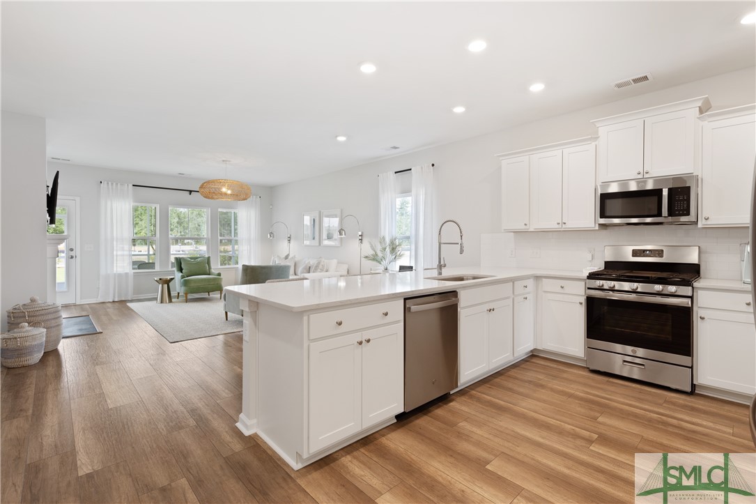 76 Woodbury Lane