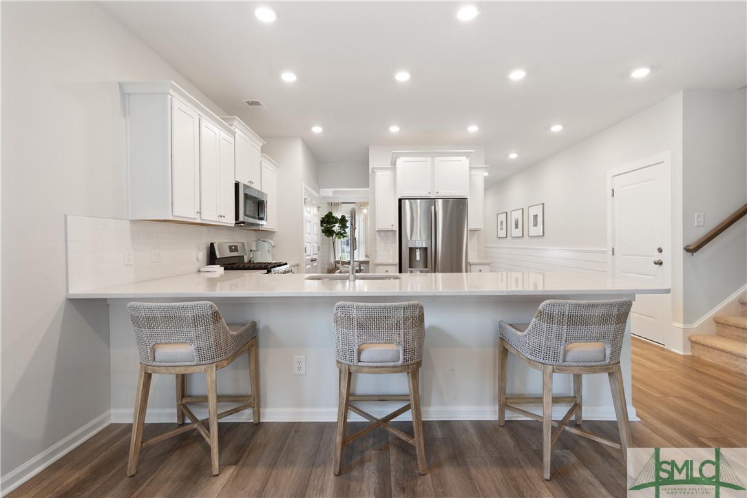 76 Woodbury Lane