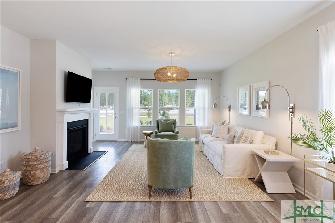 76 Woodbury Lane
