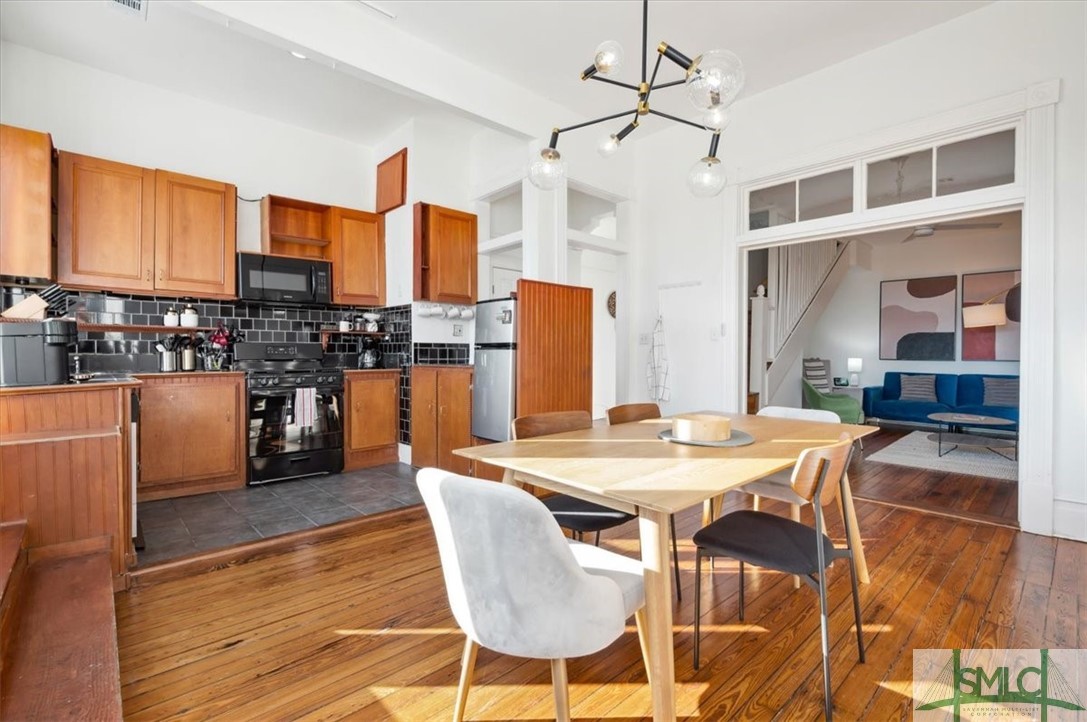 Savannah, Georgia 31401, United States, 5 Bedrooms Bedrooms, ,4 BathroomsBathrooms,Residential,Active,63863