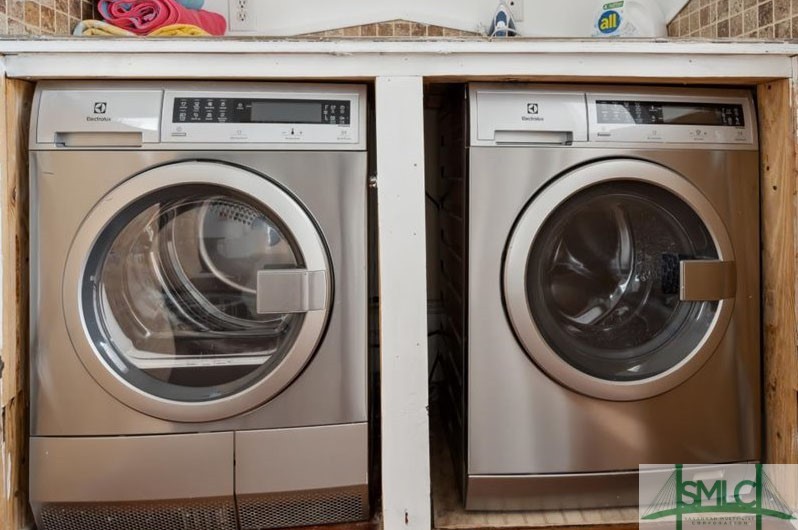 Savannah, Georgia 31401, United States, 5 Bedrooms Bedrooms, ,4 BathroomsBathrooms,Residential,Active,63863