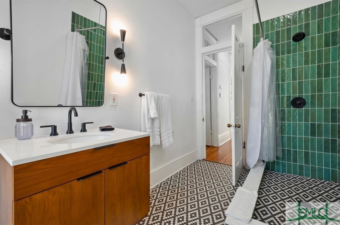 Savannah, Georgia 31401, United States, 5 Bedrooms Bedrooms, ,4 BathroomsBathrooms,Residential,Active,63863