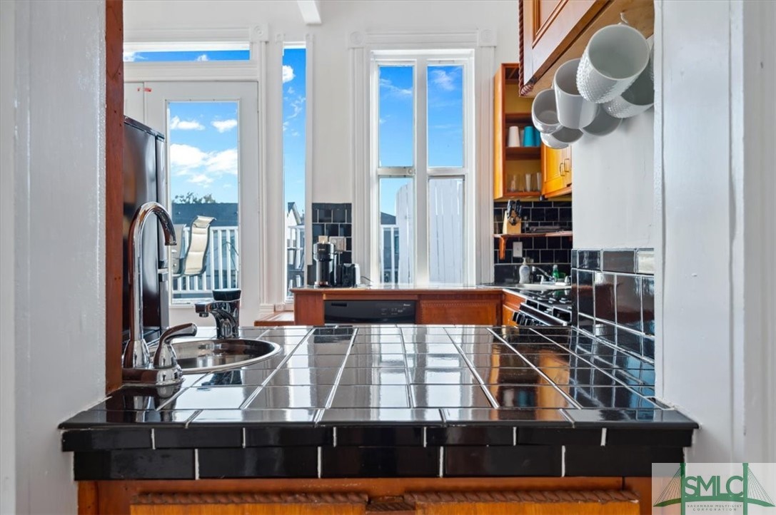 Savannah, Georgia 31401, United States, 5 Bedrooms Bedrooms, ,4 BathroomsBathrooms,Residential,Active,63863