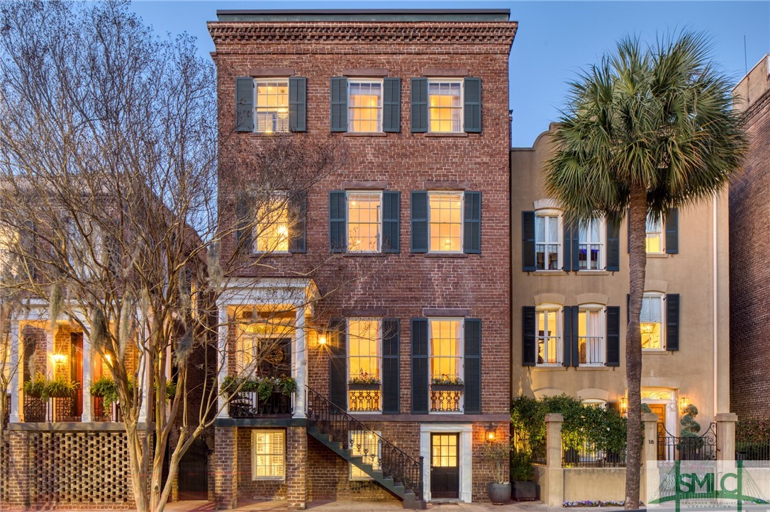 20 W Taylor Street