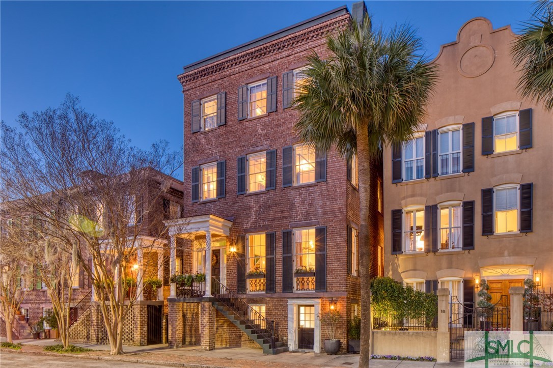 20 W Taylor Street