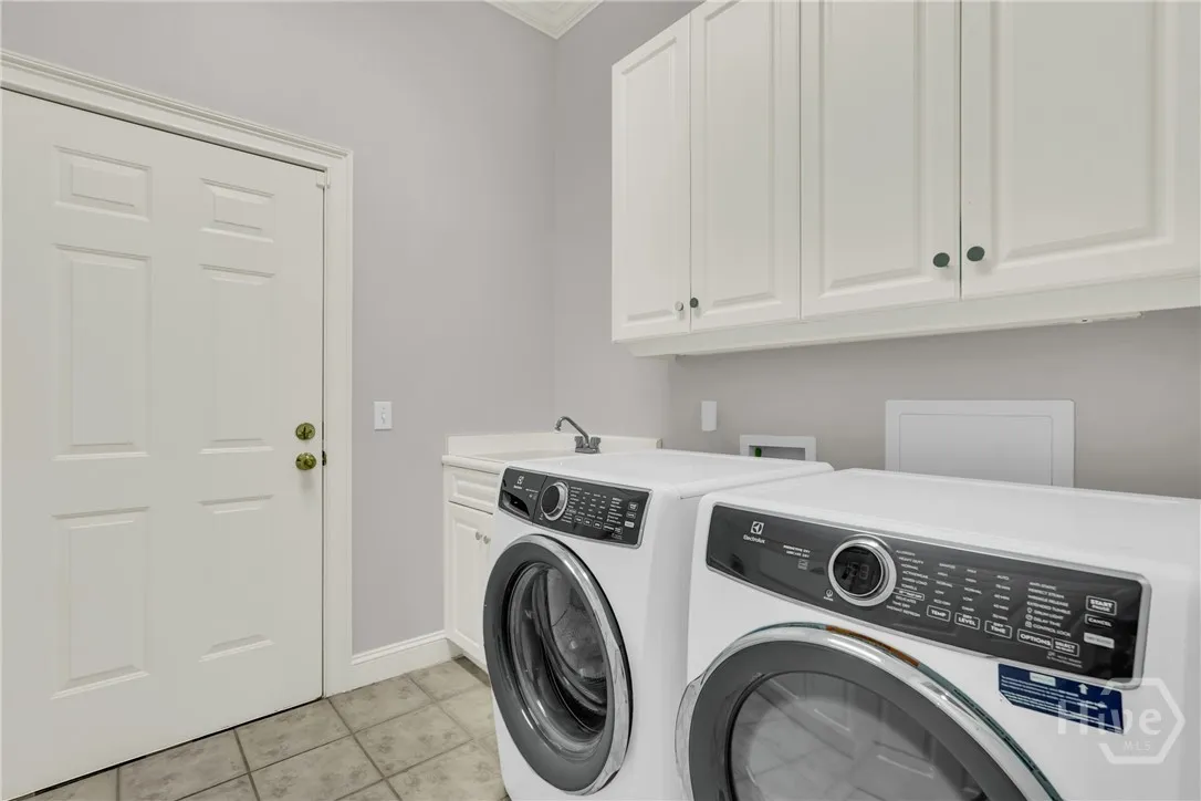 Savannah, Georgia 31411, United States, 4 Bedrooms Bedrooms, ,4 BathroomsBathrooms,Residential,Pending,186396