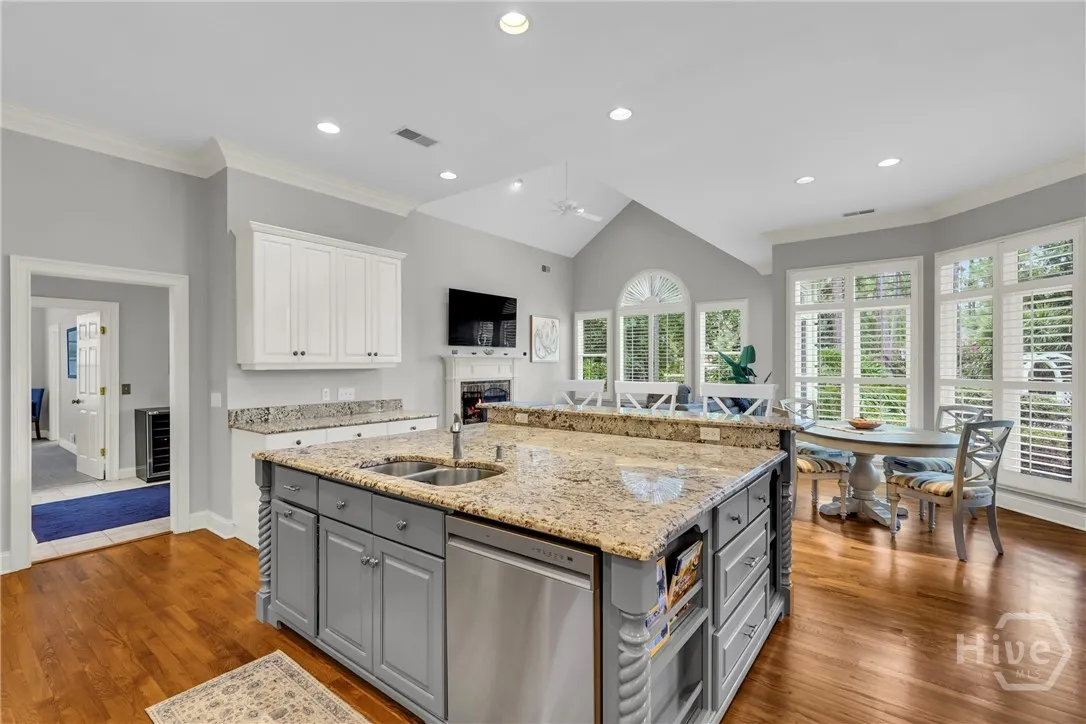 Savannah, Georgia 31411, United States, 4 Bedrooms Bedrooms, ,4 BathroomsBathrooms,Residential,Pending,186396