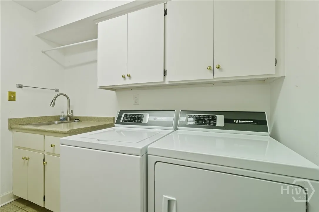 Savannah, Georgia 31411, United States, 4 Bedrooms Bedrooms, ,4 BathroomsBathrooms,Residential,Pending,223301