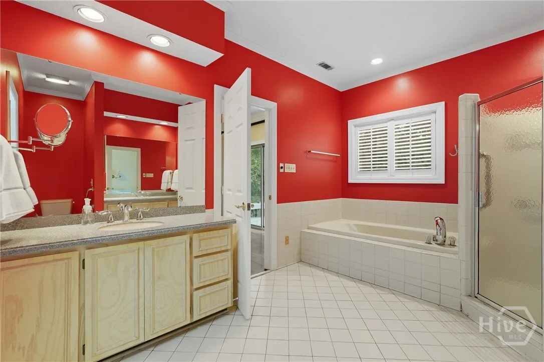 Savannah, Georgia 31411, United States, 4 Bedrooms Bedrooms, ,4 BathroomsBathrooms,Residential,Pending,223301