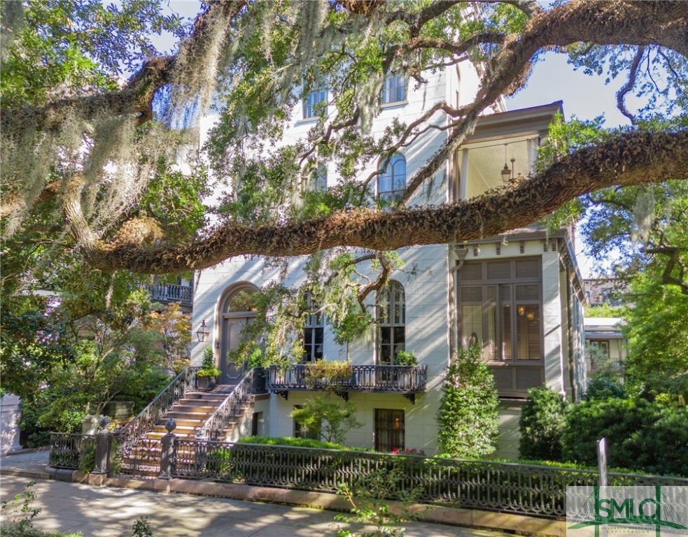 20 W Gaston Street