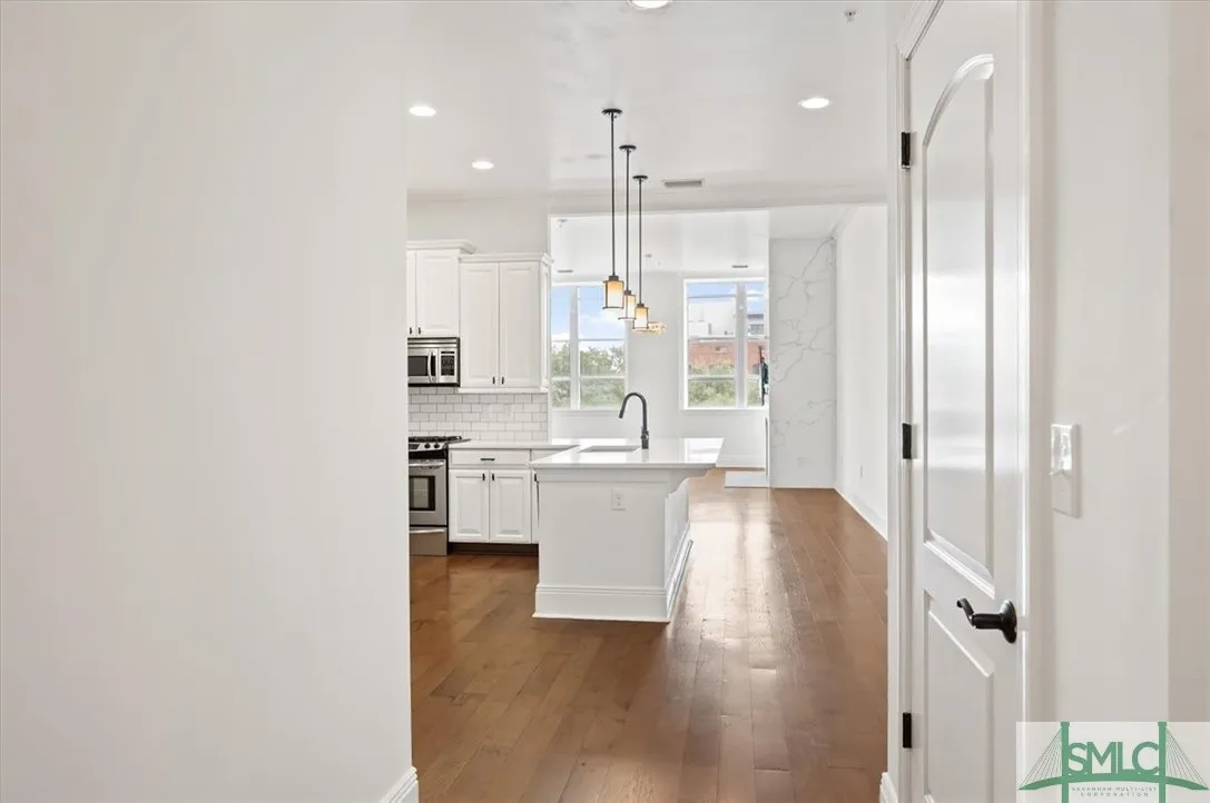 Savannah, Georgia 31401, United States, 2 Bedrooms Bedrooms, ,2 BathroomsBathrooms,Residential,Pending,40842