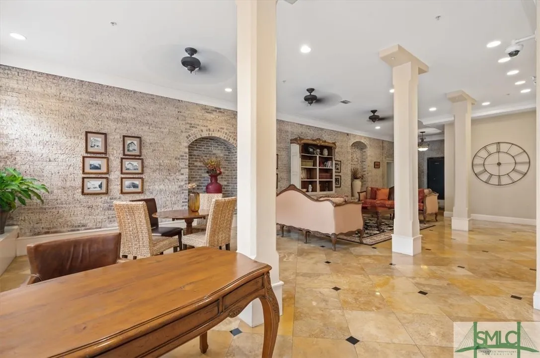 Savannah, Georgia 31401, United States, 2 Bedrooms Bedrooms, ,2 BathroomsBathrooms,Residential,Pending,40842