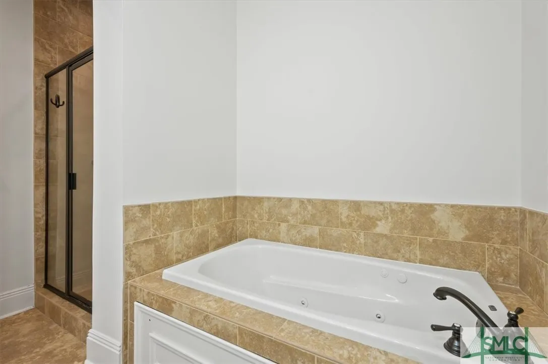 Savannah, Georgia 31401, United States, 2 Bedrooms Bedrooms, ,2 BathroomsBathrooms,Residential,Pending,40842