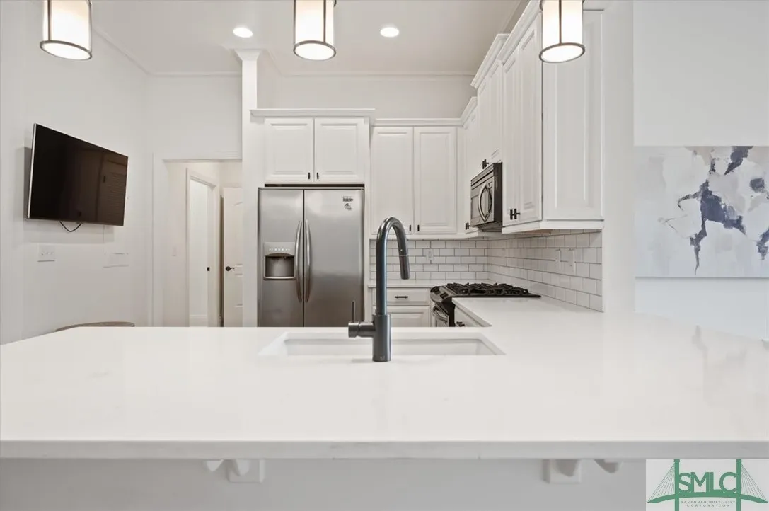 Savannah, Georgia 31401, United States, 2 Bedrooms Bedrooms, ,2 BathroomsBathrooms,Residential,Pending,40842