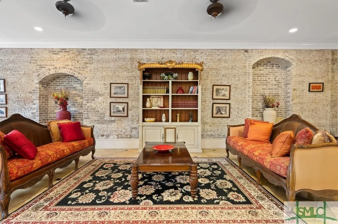 Savannah, Georgia 31401, United States, 2 Bedrooms Bedrooms, ,2 BathroomsBathrooms,Residential,Pending,40842