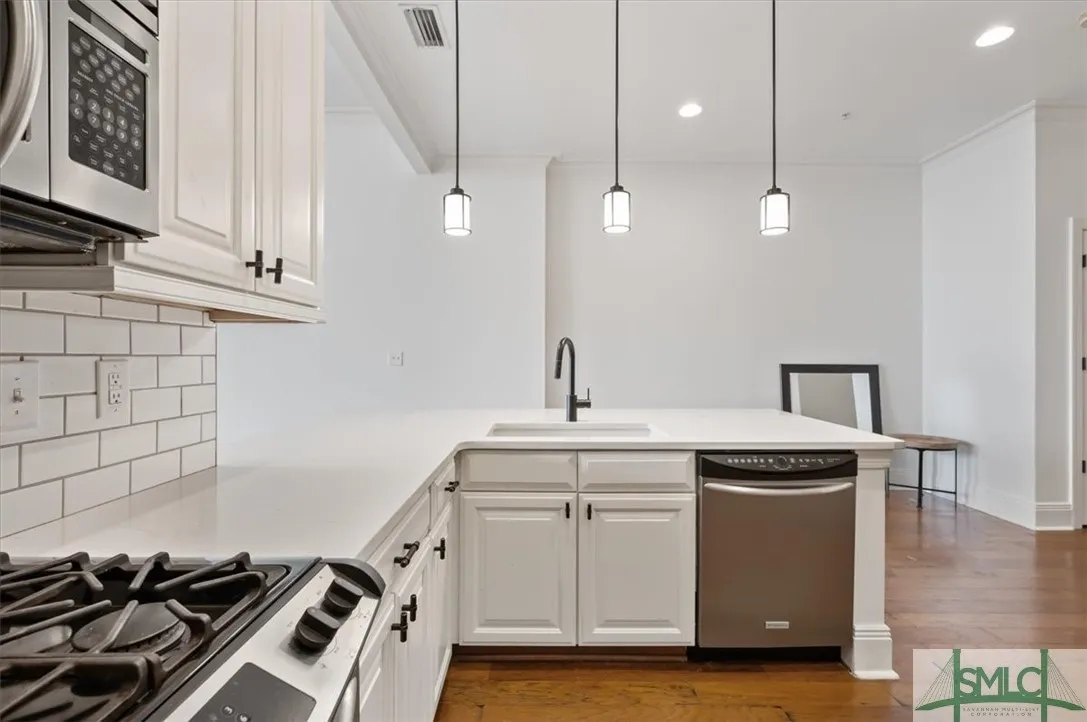 Savannah, Georgia 31401, United States, 2 Bedrooms Bedrooms, ,2 BathroomsBathrooms,Residential,Pending,40842