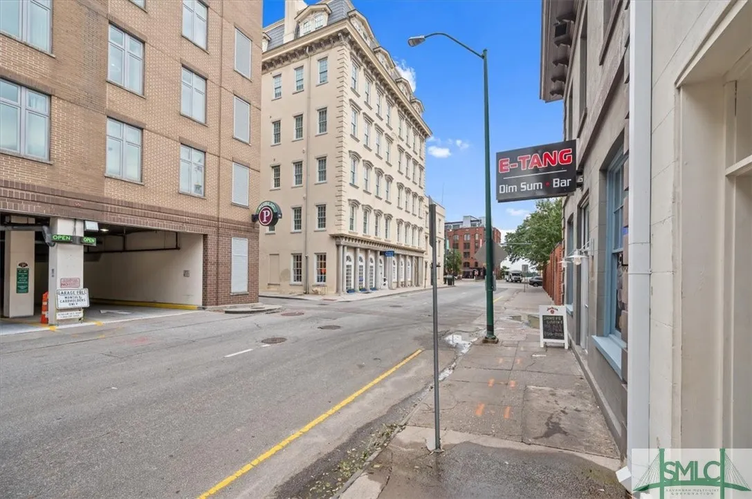 Savannah, Georgia 31401, United States, 2 Bedrooms Bedrooms, ,2 BathroomsBathrooms,Residential,Pending,40842