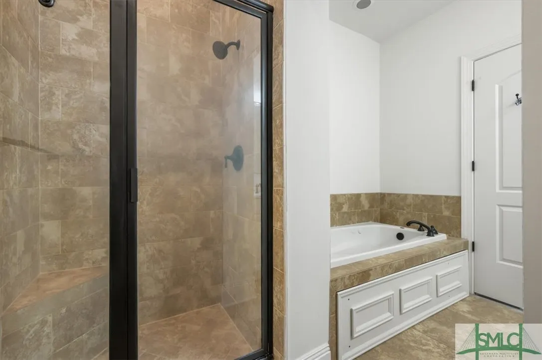 Savannah, Georgia 31401, United States, 2 Bedrooms Bedrooms, ,2 BathroomsBathrooms,Residential,Pending,40842