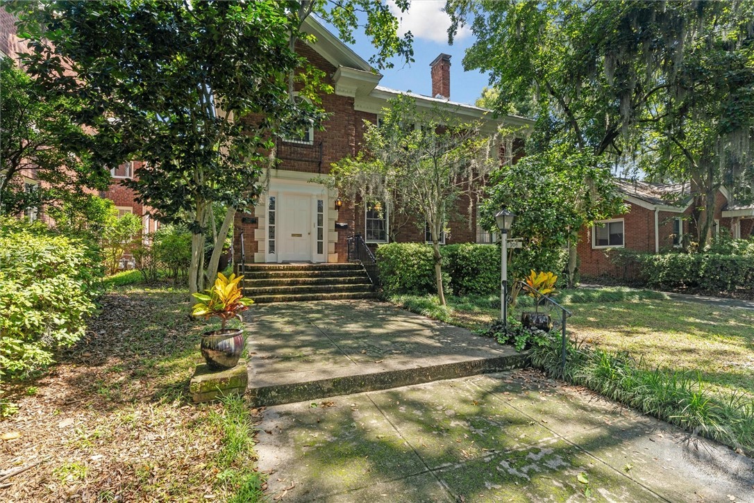206 E 46th Street