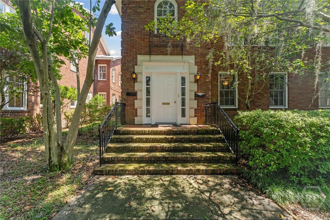 206 E 46th Street