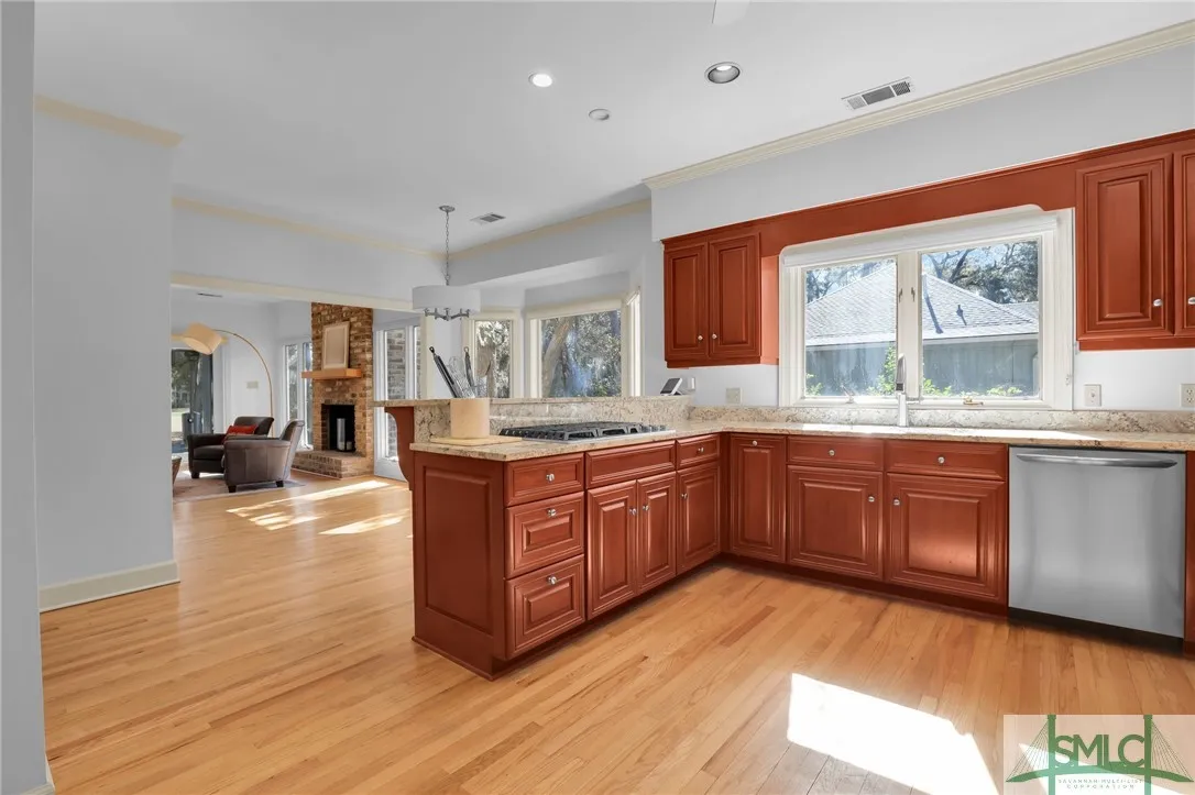 Savannah, Georgia 31411, United States, 3 Bedrooms Bedrooms, ,4 BathroomsBathrooms,Residential,Pending,9200