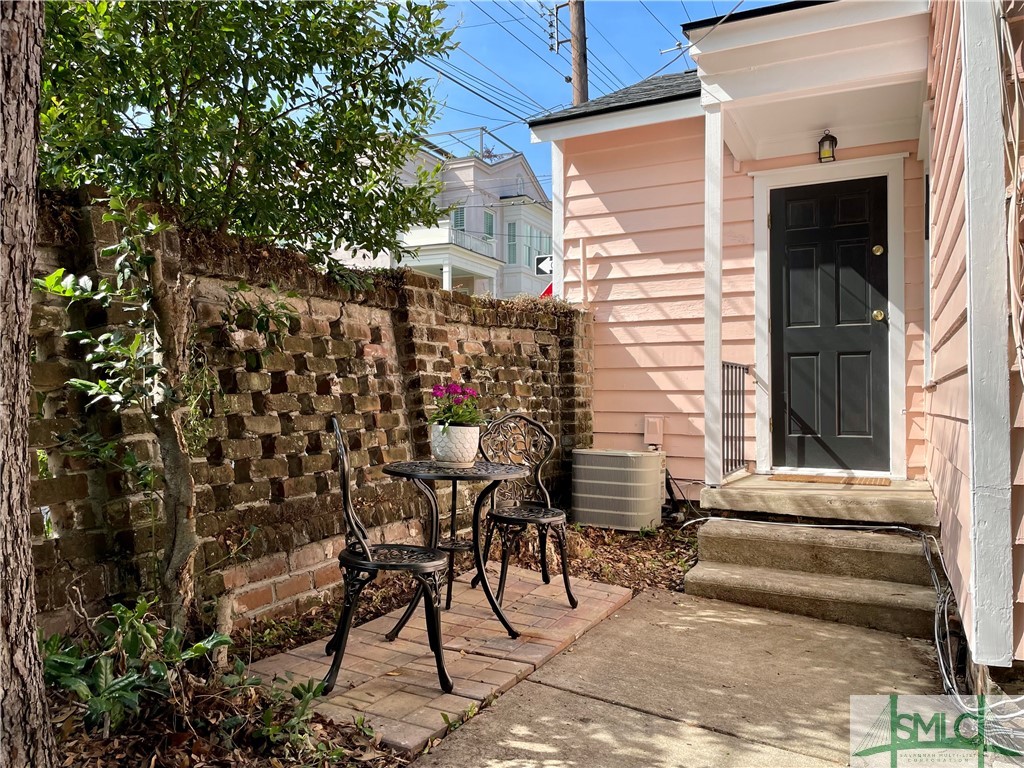 219 W Taylor Street