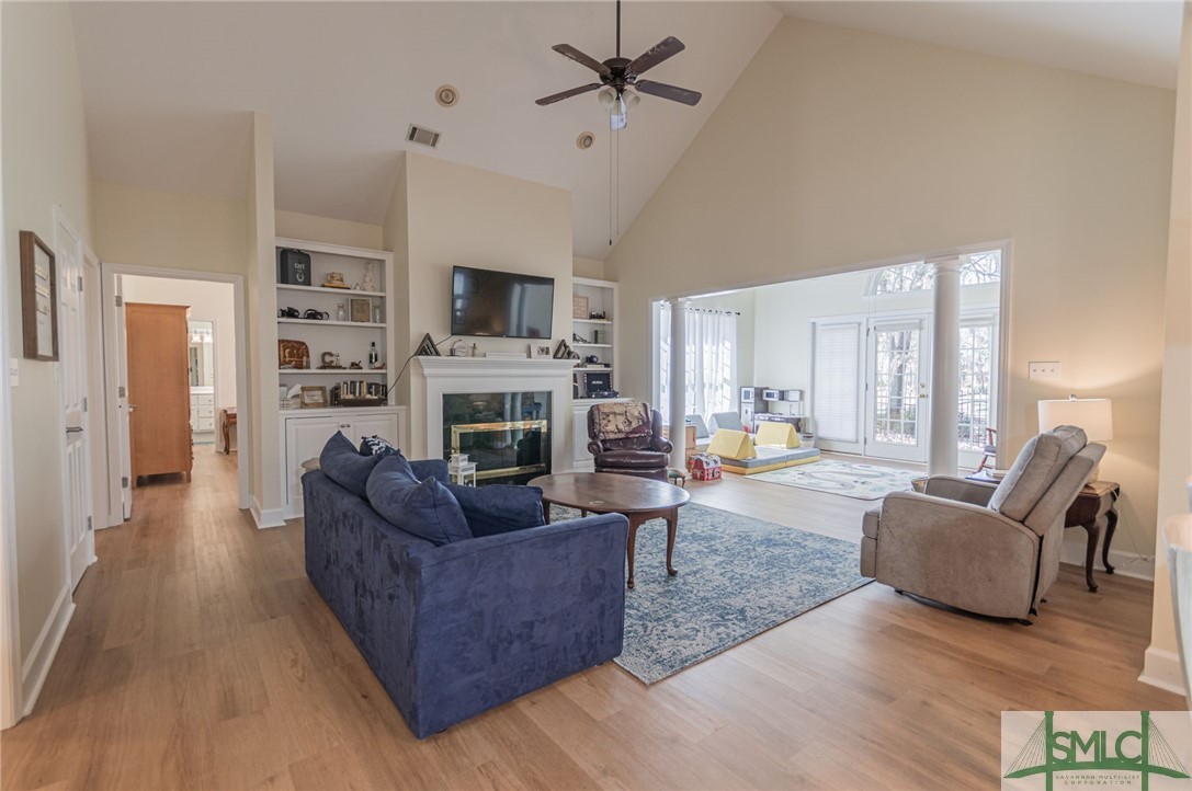 8 Laurel Oak Court