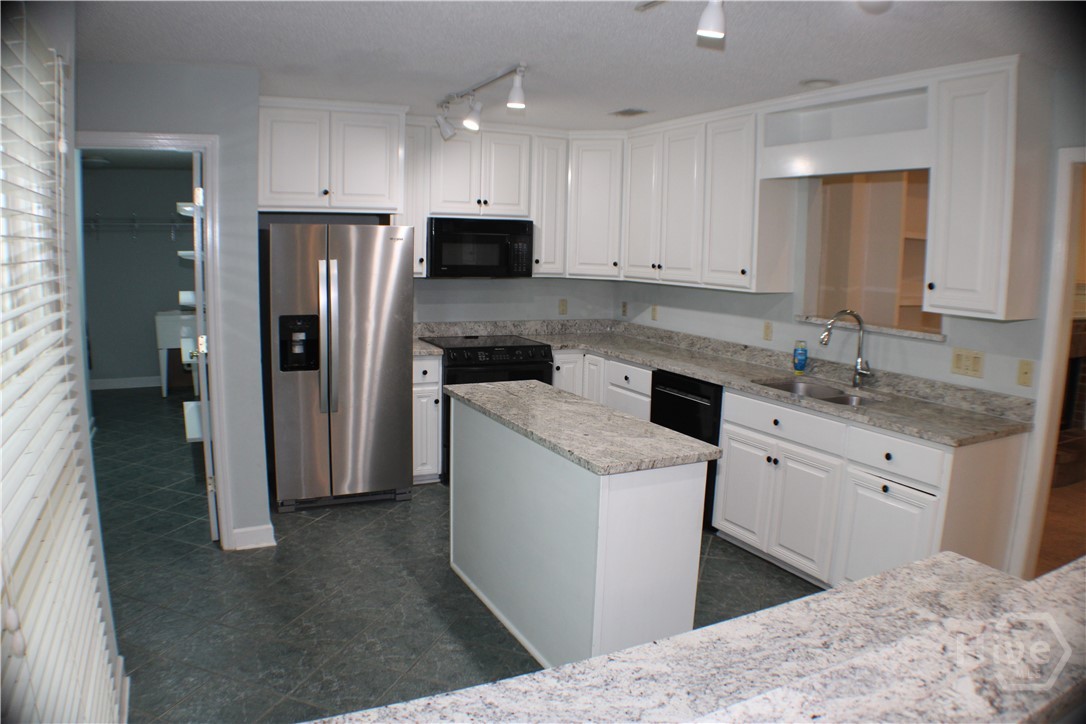 6 Ardsley Court