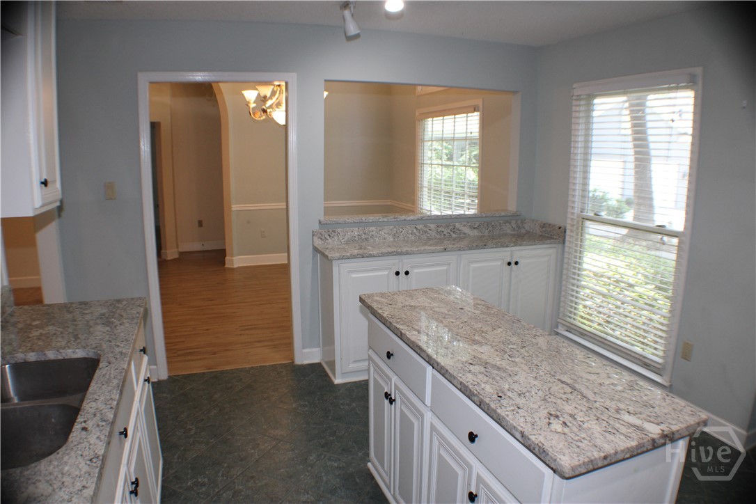 6 Ardsley Court