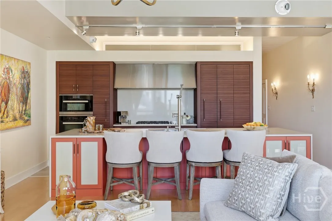 Savannah, Georgia 31401, United States, 1 Bedroom Bedrooms, ,2 BathroomsBathrooms,Residential,Active,247805