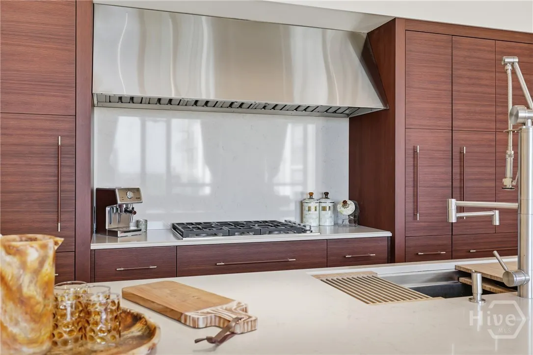 Savannah, Georgia 31401, United States, 1 Bedroom Bedrooms, ,2 BathroomsBathrooms,Residential,Active,247805