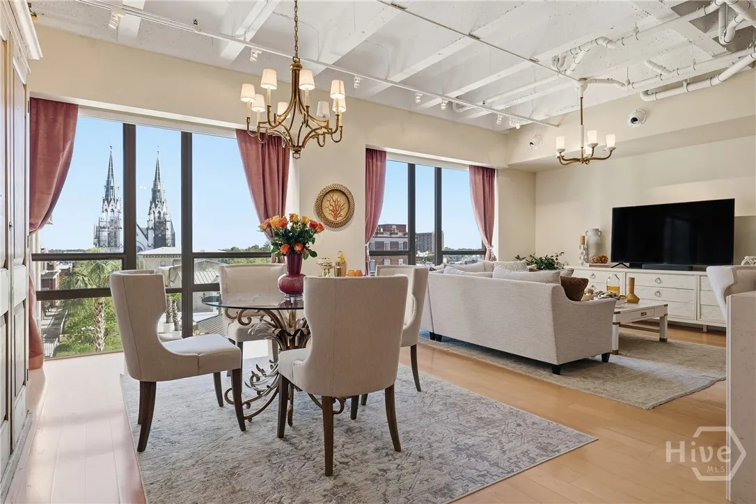 Savannah, Georgia 31401, United States, 1 Bedroom Bedrooms, ,2 BathroomsBathrooms,Residential,Active,247805