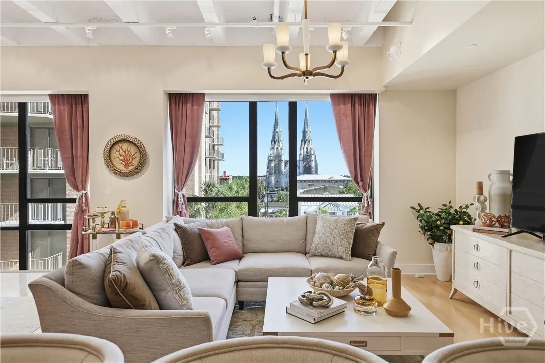 Savannah, Georgia 31401, United States, 1 Bedroom Bedrooms, ,2 BathroomsBathrooms,Residential,Active,247805