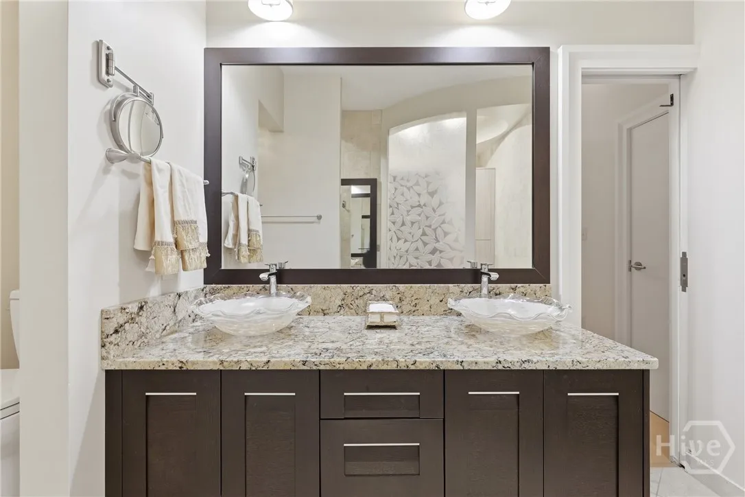 Savannah, Georgia 31401, United States, 1 Bedroom Bedrooms, ,2 BathroomsBathrooms,Residential,Active,247805