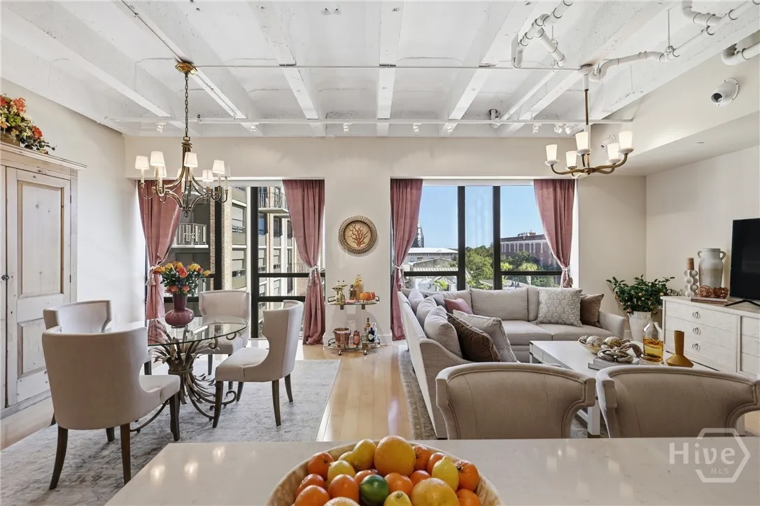 Savannah, Georgia 31401, United States, 1 Bedroom Bedrooms, ,2 BathroomsBathrooms,Residential,Active,247805