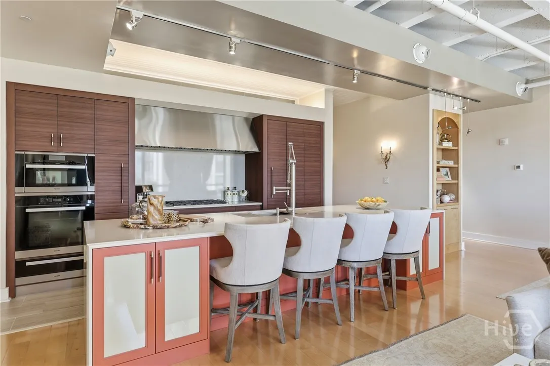 Savannah, Georgia 31401, United States, 1 Bedroom Bedrooms, ,2 BathroomsBathrooms,Residential,Active,247805