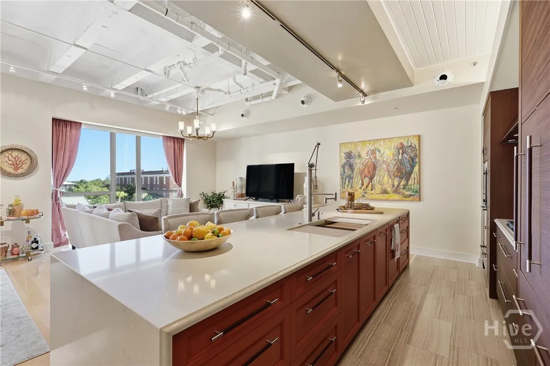 Savannah, Georgia 31401, United States, 1 Bedroom Bedrooms, ,2 BathroomsBathrooms,Residential,Active,247805