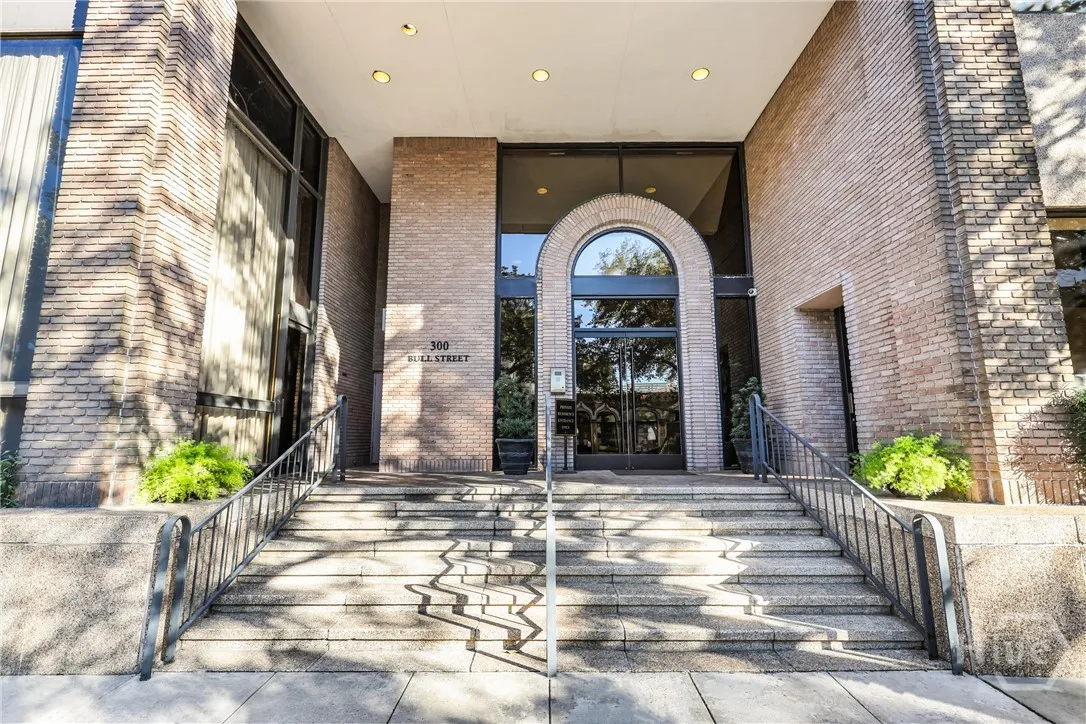 Savannah, Georgia 31401, United States, 1 Bedroom Bedrooms, ,2 BathroomsBathrooms,Residential,Active,247805