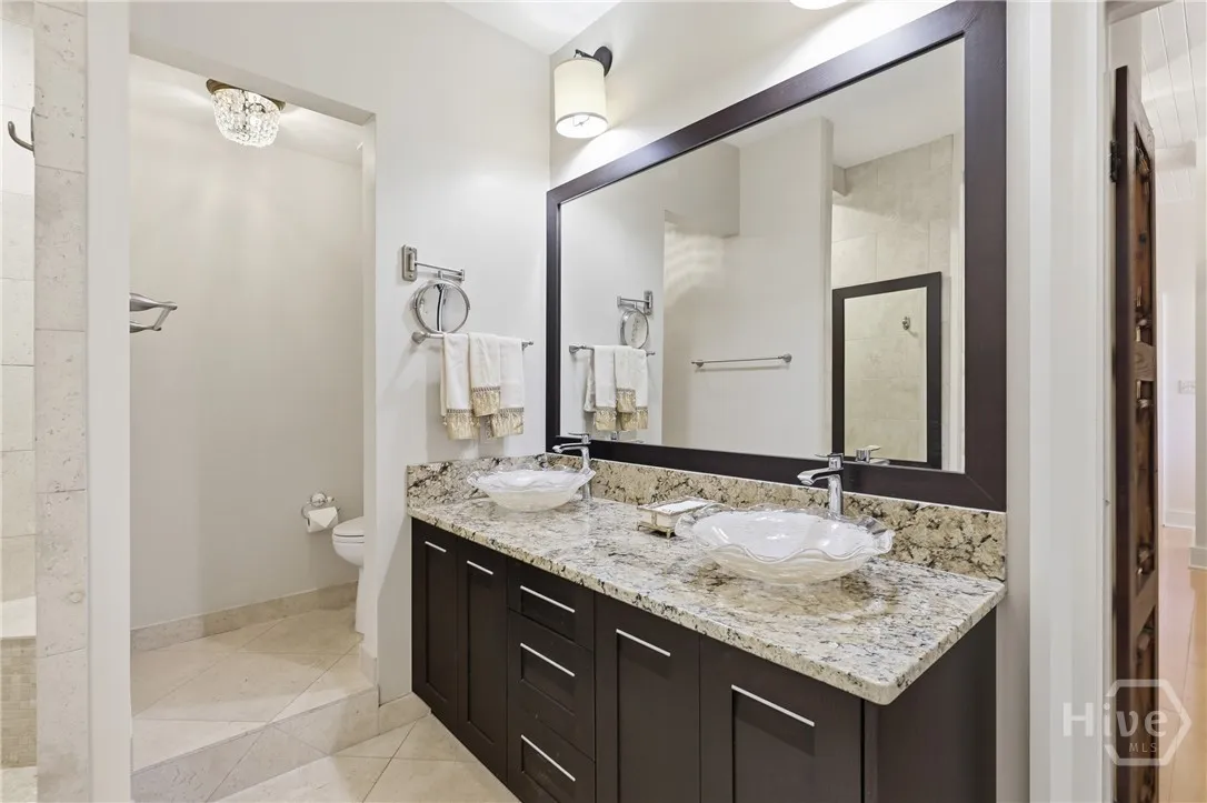 Savannah, Georgia 31401, United States, 1 Bedroom Bedrooms, ,2 BathroomsBathrooms,Residential,Active,247805