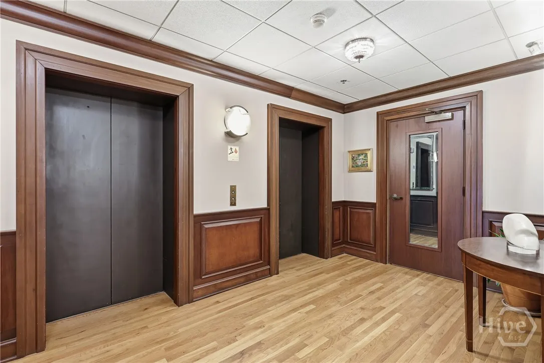 Savannah, Georgia 31401, United States, 1 Bedroom Bedrooms, ,2 BathroomsBathrooms,Residential,Active,247805