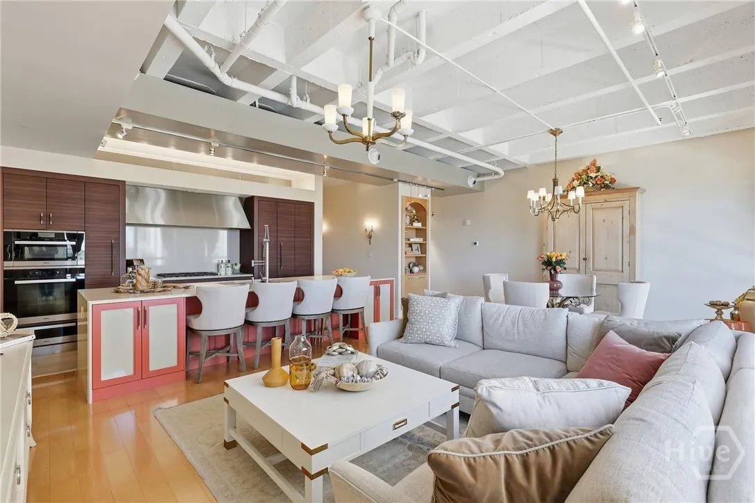 Savannah, Georgia 31401, United States, 1 Bedroom Bedrooms, ,2 BathroomsBathrooms,Residential,Active,247805