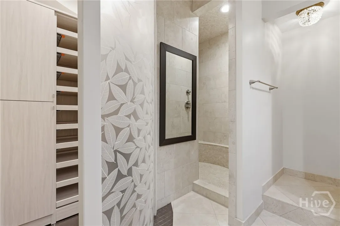 Savannah, Georgia 31401, United States, 1 Bedroom Bedrooms, ,2 BathroomsBathrooms,Residential,Active,247805