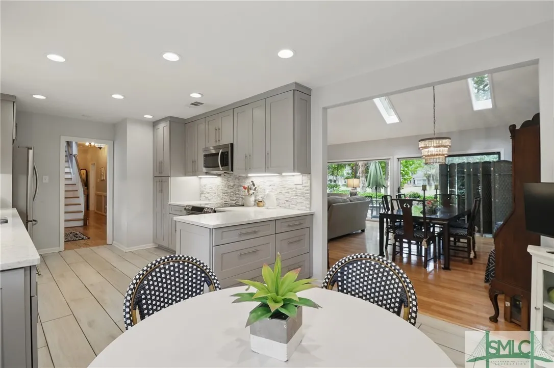 Savannah, Georgia 31411, United States, 3 Bedrooms Bedrooms, ,3 BathroomsBathrooms,Residential,Pending,127418