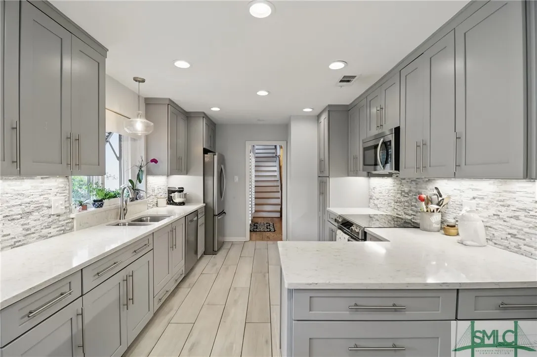 Savannah, Georgia 31411, United States, 3 Bedrooms Bedrooms, ,3 BathroomsBathrooms,Residential,Pending,127418