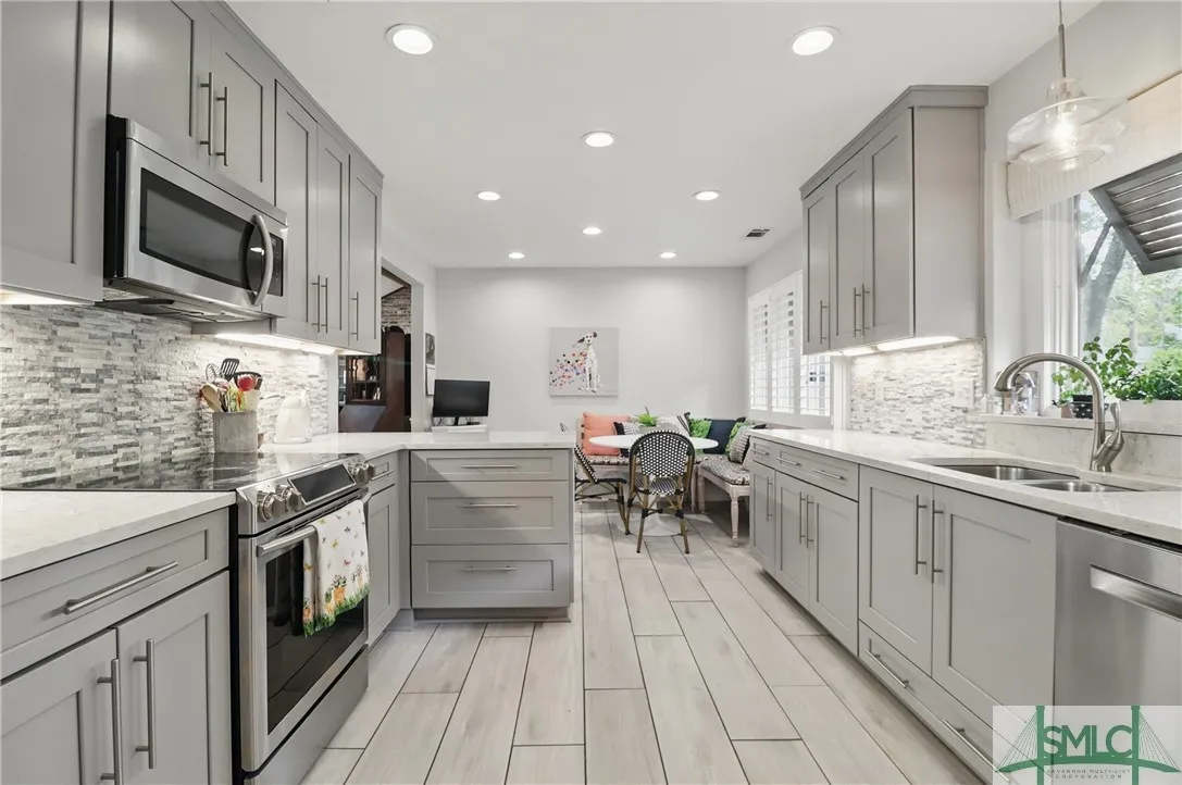 Savannah, Georgia 31411, United States, 3 Bedrooms Bedrooms, ,3 BathroomsBathrooms,Residential,Pending,127418