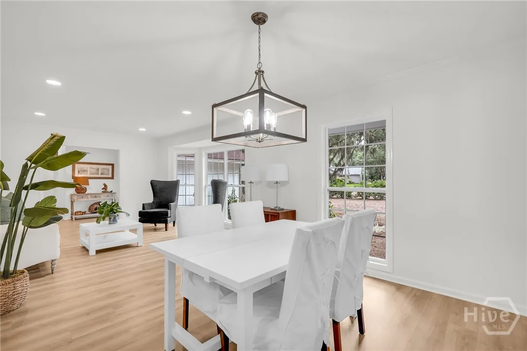 Savannah, Georgia 31411, United States, 4 Bedrooms Bedrooms, ,3 BathroomsBathrooms,Residential,Pending,195688