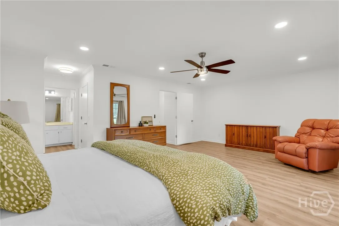 Savannah, Georgia 31411, United States, 4 Bedrooms Bedrooms, ,3 BathroomsBathrooms,Residential,Pending,195688