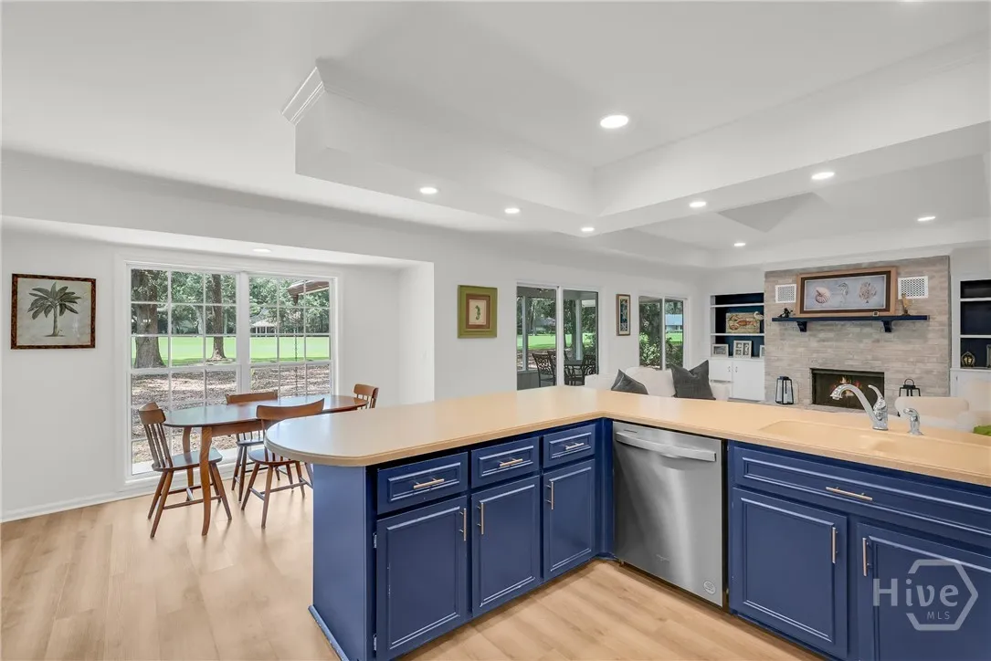 Savannah, Georgia 31411, United States, 4 Bedrooms Bedrooms, ,3 BathroomsBathrooms,Residential,Pending,195688